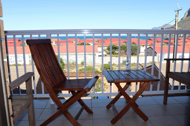 To Let 2 Bedroom Property for Rent in Fish Hoek Western Cape